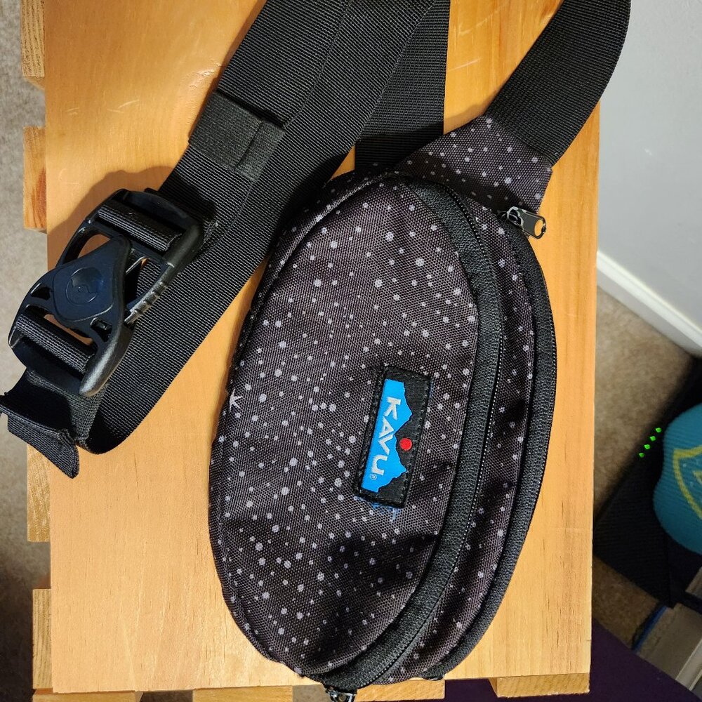 KAVU women's belt bag
